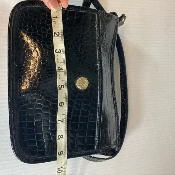 Medallion Genuine Leather Crossbody Purse - Picture 10 of 13